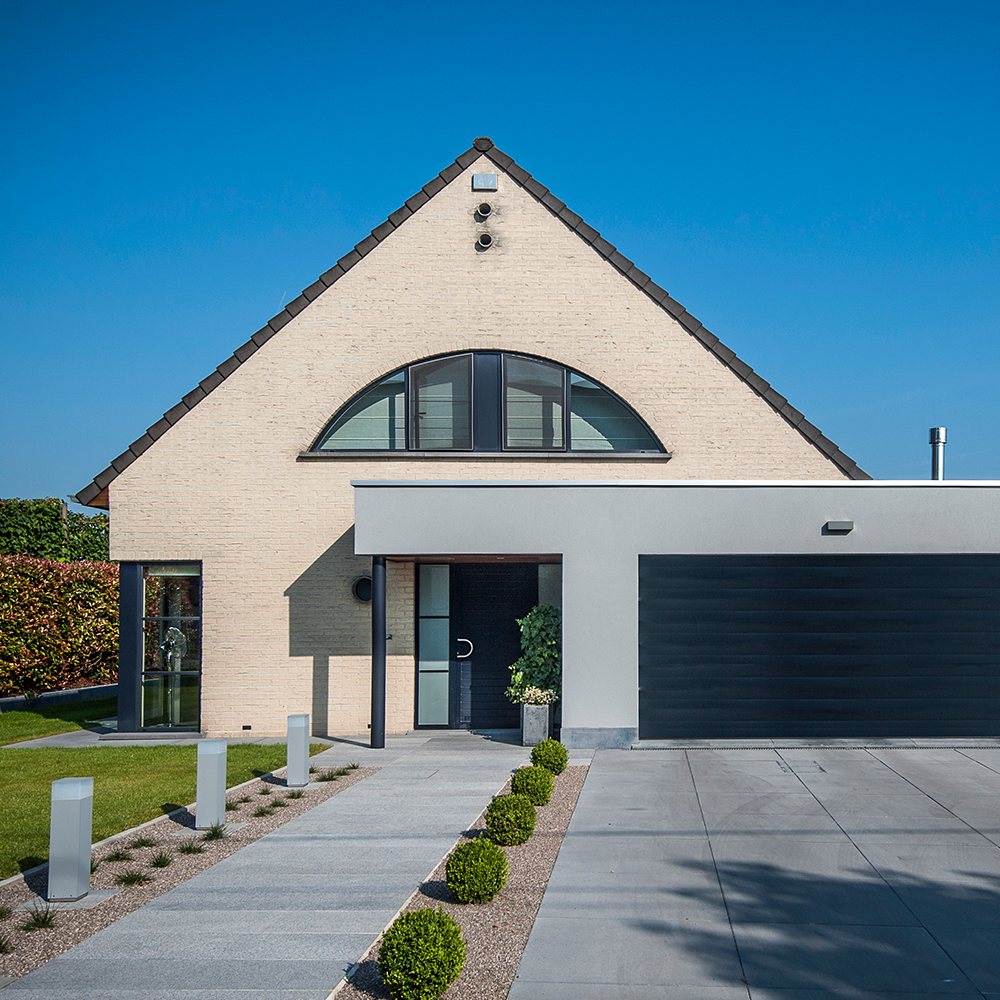 Woning met lichte gevelsteen en bepleisterd gedeelte